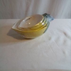Set of 4 fun ceramic lemon-shaped measuring cups. New